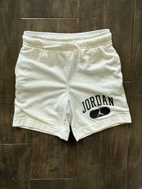Jordan Boys White Mesh PE Athletic Shorts Basketball Size 4-5 Years